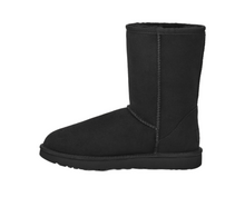 Load image into Gallery viewer, UGG WOMEN CLASSIC SHORT II