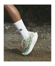 Load image into Gallery viewer, SALOMON WOMEN AERO BLAZE 3 GRVL RUNNING SHOES