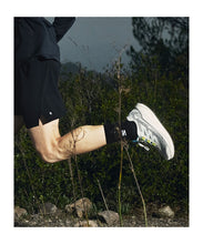 Load image into Gallery viewer, SALOMON WOMEN AERO BLAZE 3 GRVL RUNNING SHOES