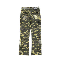 Load image into Gallery viewer, MIXED EMOTION ME CAMO CARGO JEANS